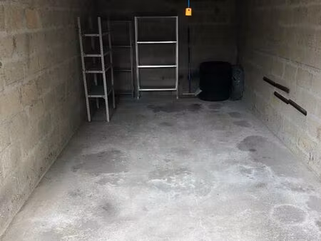 box à louer dans résidence fermée