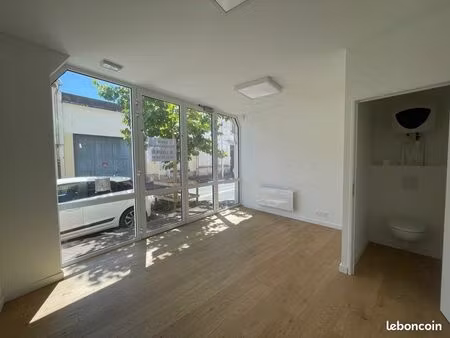 beau local professionnel ou commercial neuf vichy