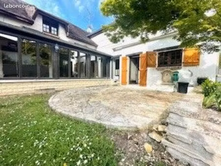 grande maison de caractère 233 m²