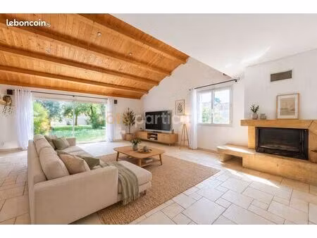 maison 8 pièces 232 m²