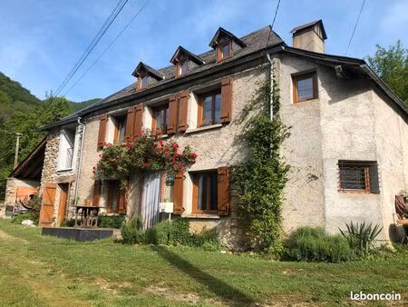 a vendre maison de montagne en pierre en plein coeur du hameau d'autrech - 09800 st lary e