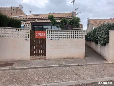 je vous propose cette maison de 2 pièces  située a gruissan quartier des ayguades