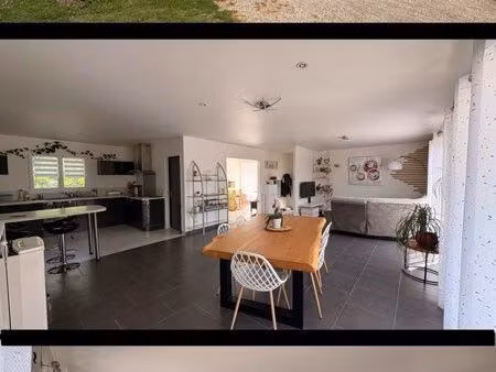maison lumineuse avec grand garage