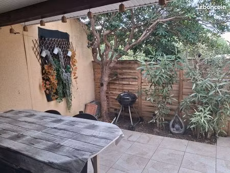 maison cabine-mezzanine-jardinet-piscine