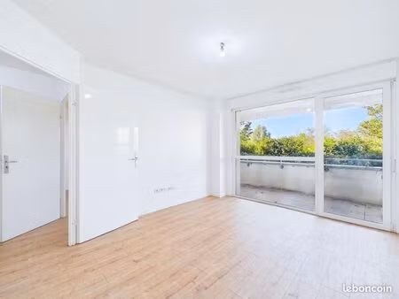 t2 lumineux 39 m² refait à neuf terrasse 10 m² + parking