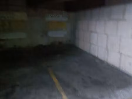 a vendre trois places de parking