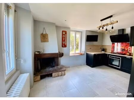maison individuelle avec terrain surplombant le village