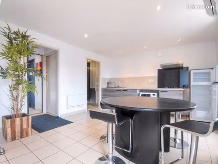 50 m² – lumineux – tout compris – centre la boissière-de-montaigu