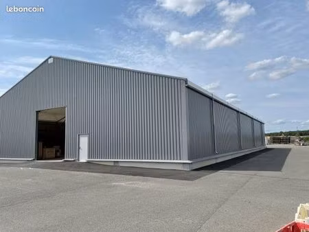 hangar ou garage ou grange