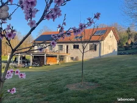 maison familiale en pleine nature  confort moderne et équipements énergétiques