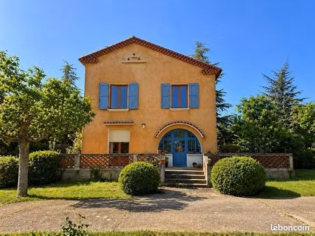 maison de charme rénovée avec goût – lumineuse  au calme et proche du centre-ville de mill