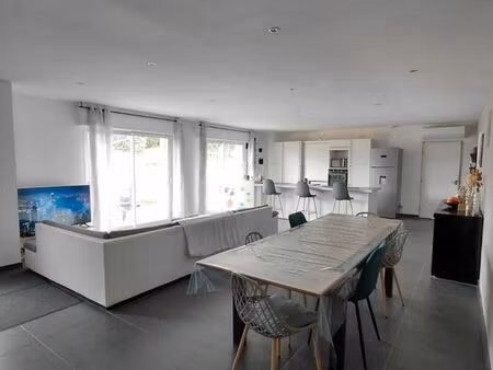 maison plain pied de 127 m2 avec piscine et terrain de 1400 m2