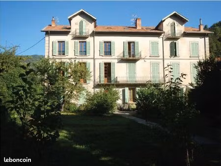 studio mansardé à 250m de l'iut et 400m du cfa