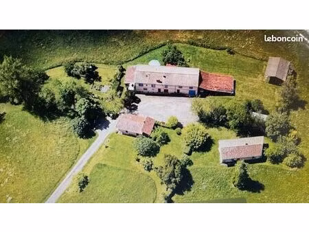 propriété  corps de ferme  gros potentiel  à voir