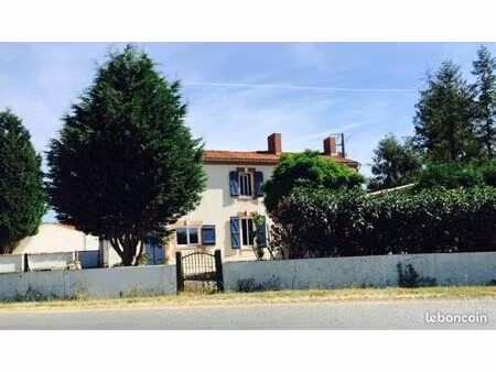 à louer – deux maisons mitoyennes meublées  prêtes à vivre – disponibles au 1er septembre