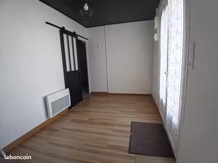 loue maison 32m2 t2 + cours + garage