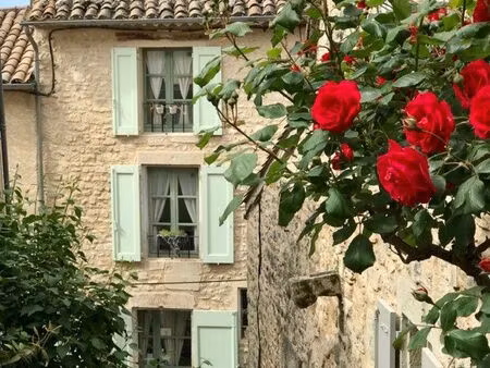 charmante maison de village à mane (bail d’un an)