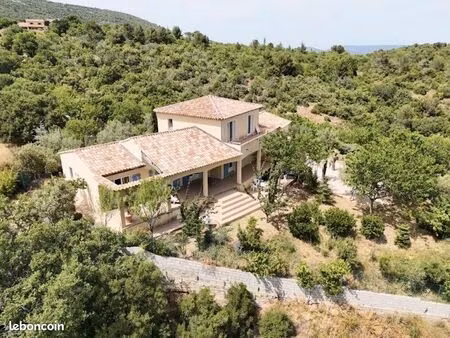 superbe villa provençale avec vue panoramique  grand calme