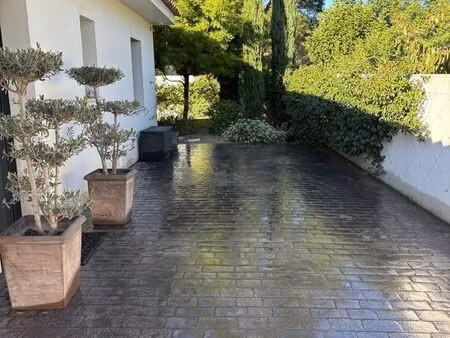 villa contemporaine plain-pied - dpe a - centre a pied - jardin paysager - spa - pergola b
