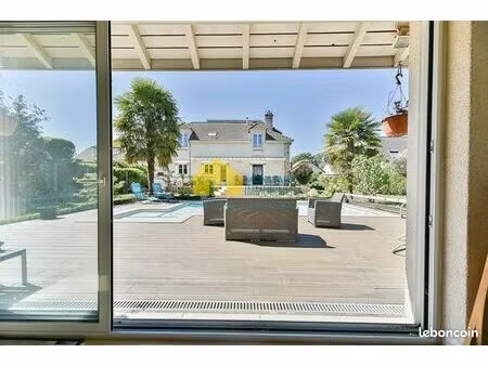 maison 10 pièces 253 m²
