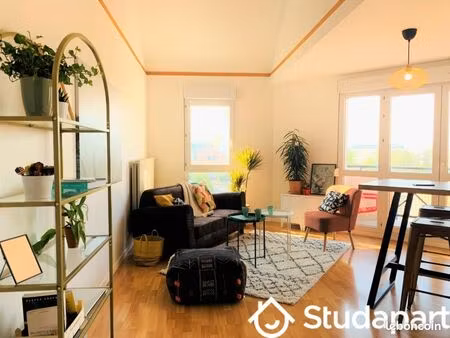 chambre 1 pièce 14 m²
