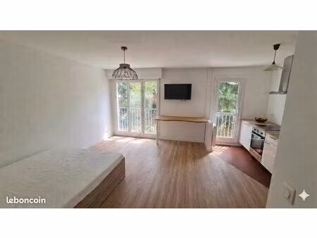 studio rénové à 2 pas du centre-ville