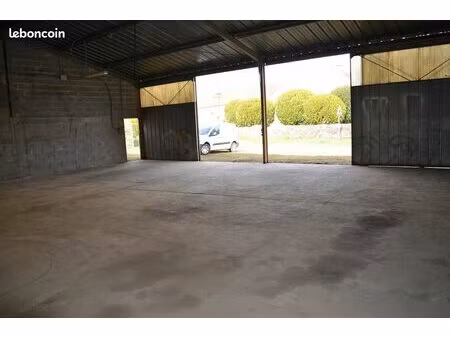 local 180 m² hangar entrepôt grange dépôt grange