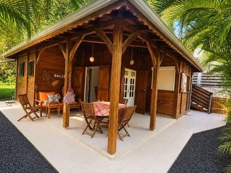 maisonnette meublée avec piscine et carbet