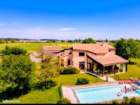 maison 7 pièces 245 m²