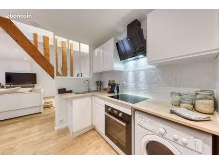 ? magnifique t2 duplex meublé – grande chambre – refait à neuf – parking privé ?