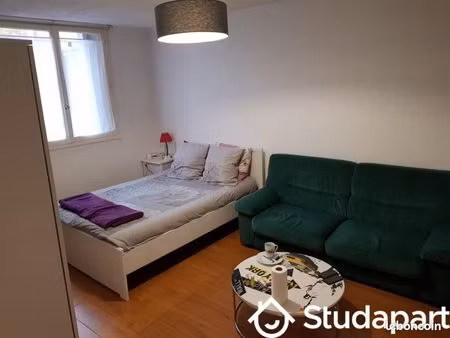chambre 1 pièce 13 m²