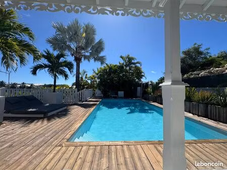 villa saint francois 300m2  residence bellevue  piscine  4ch  piscine et jacuzzi