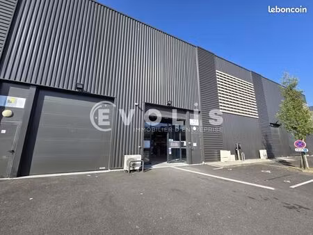 local d'activité 590 m²