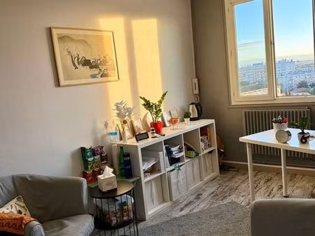 bureau dans cabinet psychologue