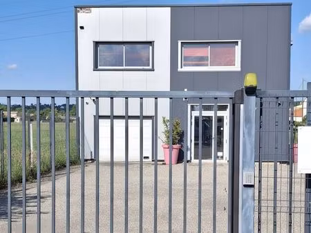 local professionnel de 357 m2 ( bureaux   ateliers et stockage…)