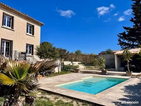 spacieuse maison 215m2 récemment rénovée