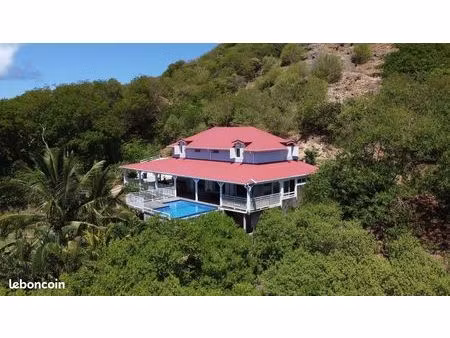 villa 5 chambres. piscine. vue mer. les saintes