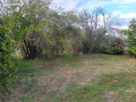 terrain 321 m² ares