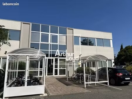 bureaux 76 m²