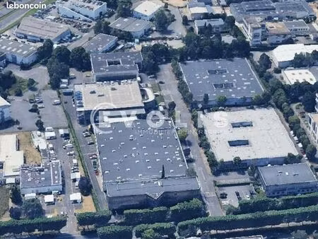 local d'activité 817 m²