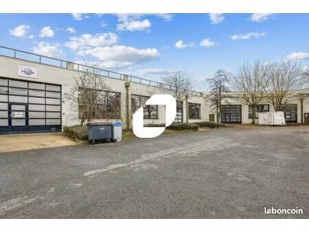 local d'activité 323 m²