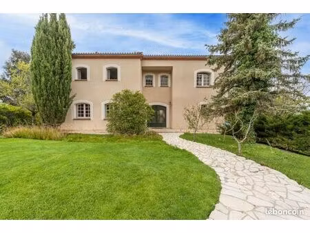 maison 7 pièces 280 m²