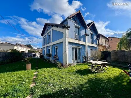 pavillon 7 pièces 160 m²