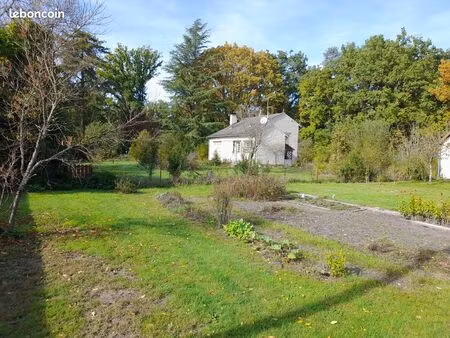au calme  centre de nançay vends maison dans parc de 3200 m² avec puits