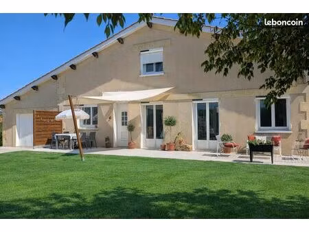 maison spacieuse de 200 m²  piscine chauffée  garage 55m2