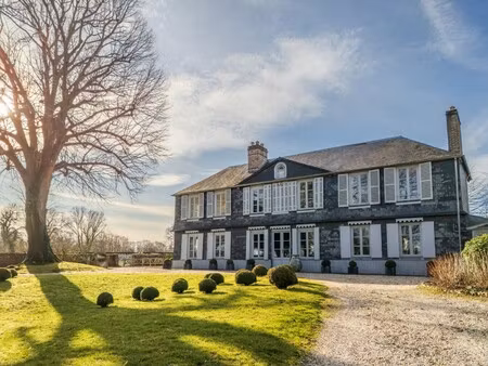 villa de luxe à vendre dans le quartier secteur sauvegarde