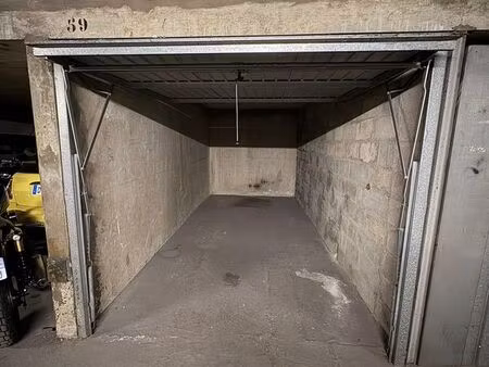place rare parking box sécurisé 11m2 sèvres