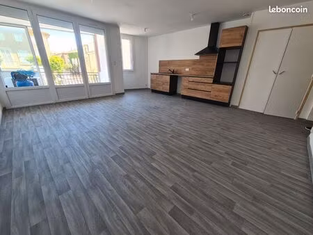 75m2  balcon  2 chambres t3  climatisation  grande baignoire. rénovation intégrale