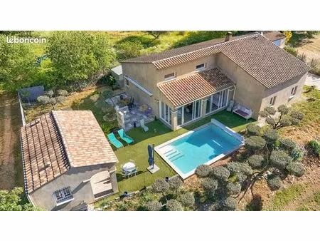 maison contemporaine alliant confort et luminosité