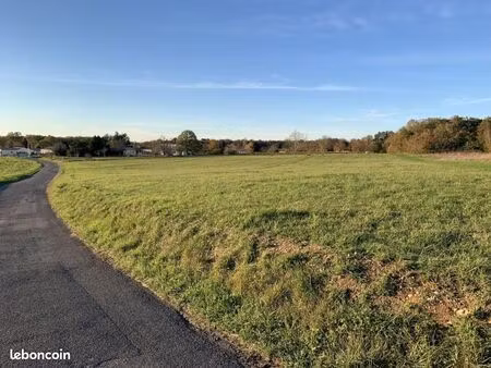 terrain 530 m² avy